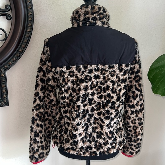 VERONICA BEARD Jeans Women’s Kylan Animal Print Sherpa Pullover Leopard Medium - Picture 2 of 16